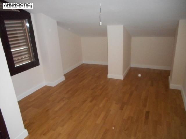 Se vende adosado de 116 m en c&aacute;ceres