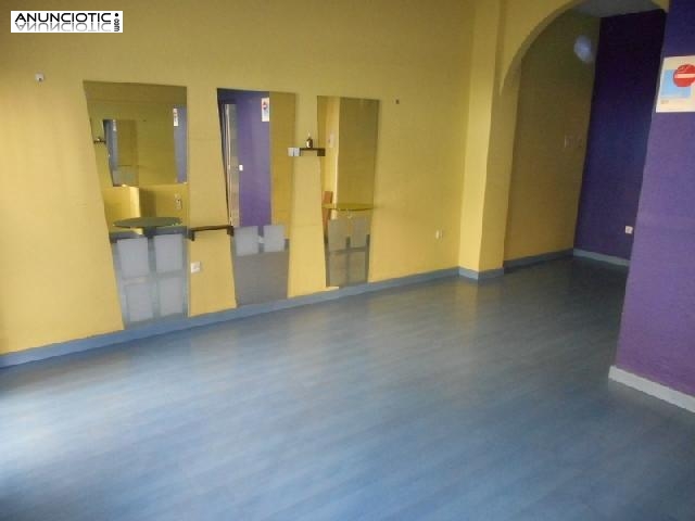 Se alquila local reformado en c&aacute;ceres