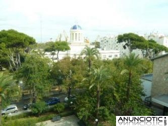 Se alquila magn&iacute;fico piso en la zona m&aacute;s chic de C&aacute;diz, con plaza de garaje 