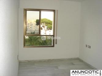 Se alquila magn&iacute;fico piso en la zona m&aacute;s chic de C&aacute;diz, con plaza de garaje 