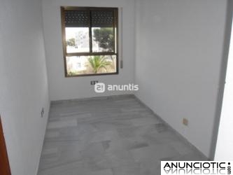 Se alquila magn&iacute;fico piso en la zona m&aacute;s chic de C&aacute;diz, con plaza de garaje 