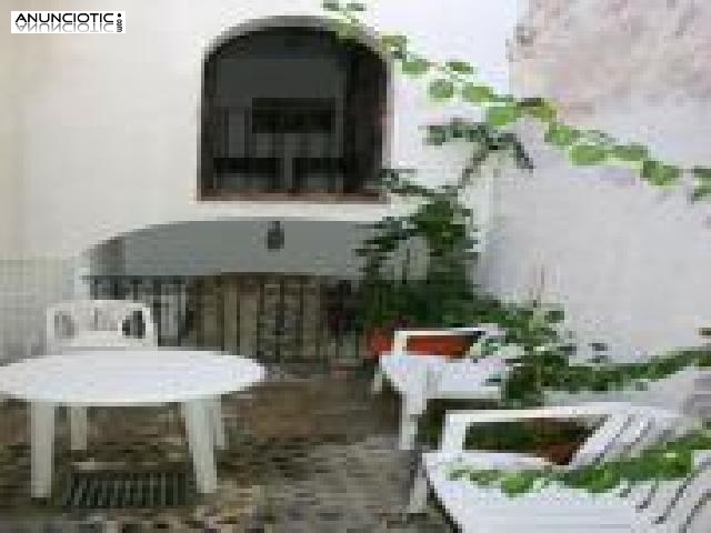 se alquila estudio muy luminoso en la zona de