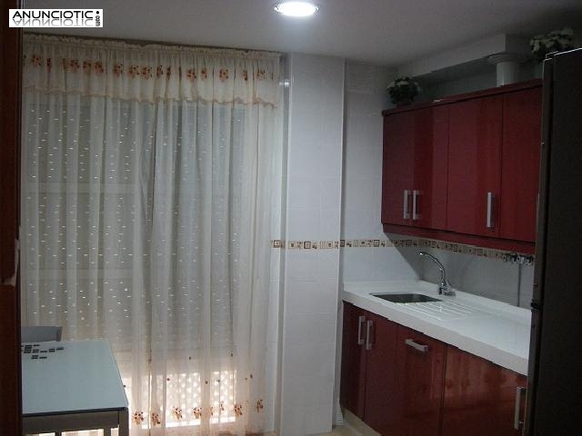 Piso de tres dormitorios sal&oacute;n comedor con te 