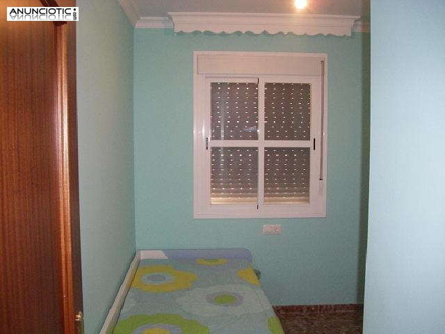 Piso de tres dormitorios sal&oacute;n comedor con te 