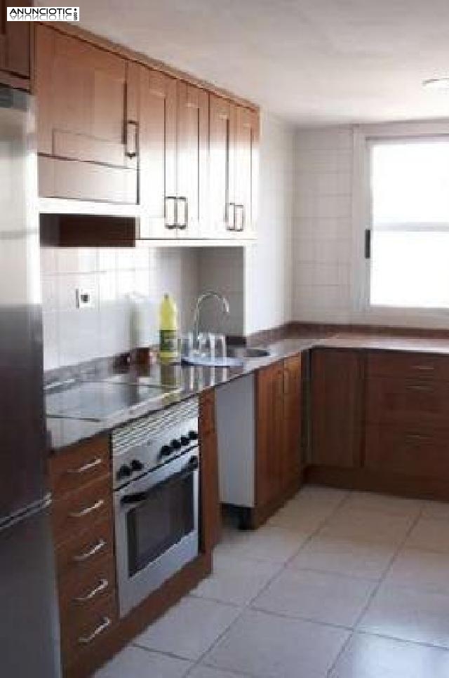 Se alquila 5&ordm; piso con ascensor muy luminoso e