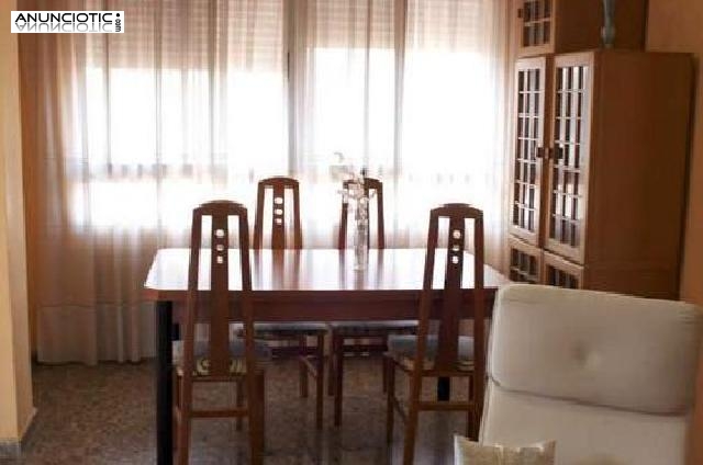 Se alquila 5&ordm; piso con ascensor muy luminoso e