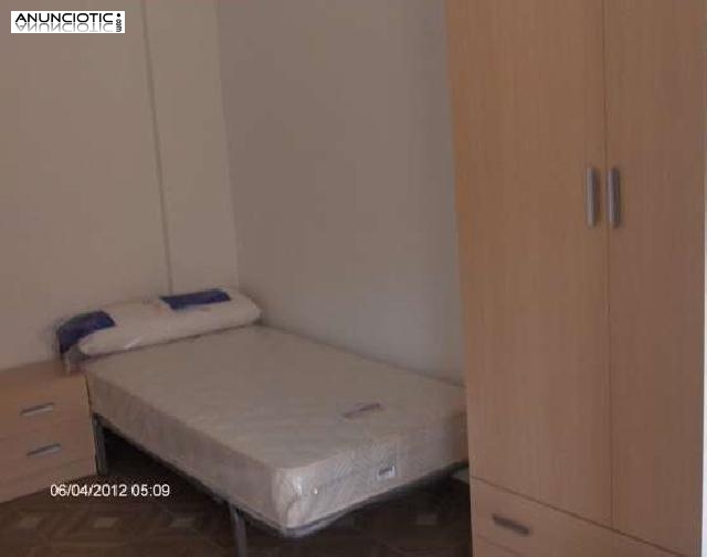 Se alquila piso amplio de 2 dormitorios, ba&ntilde;o,