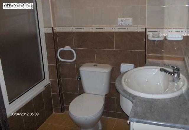 Se alquila piso amplio de 2 dormitorios, ba&ntilde;o,