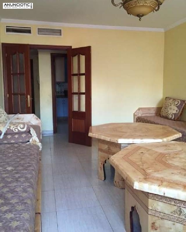 Piso de dos dormitorios, dos ba&ntilde;os uno de ello