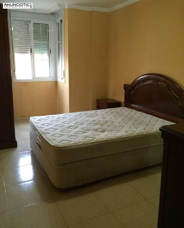 Piso de dos dormitorios, dos ba&ntilde;os uno de ello