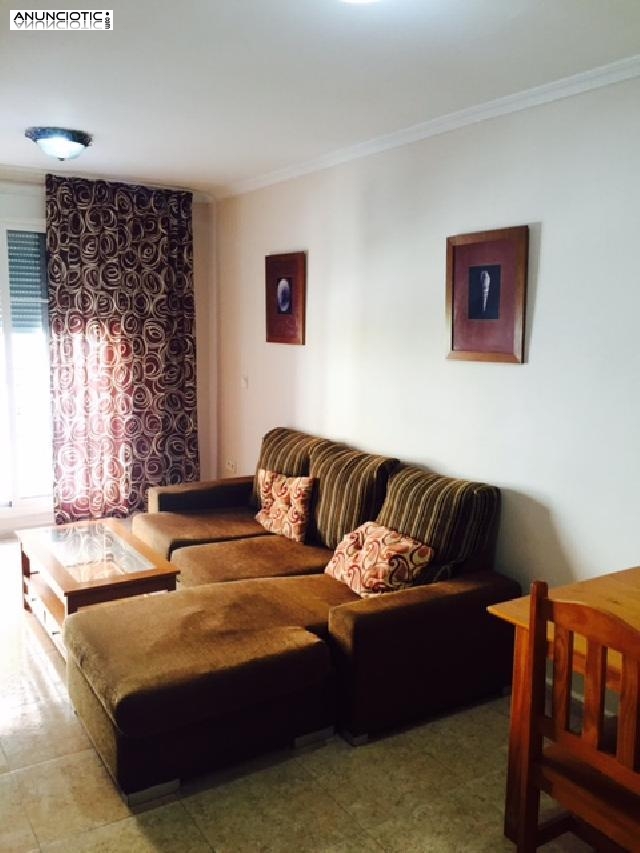 Se alquila bonito piso de 2 habitaciones, sal&oacute;