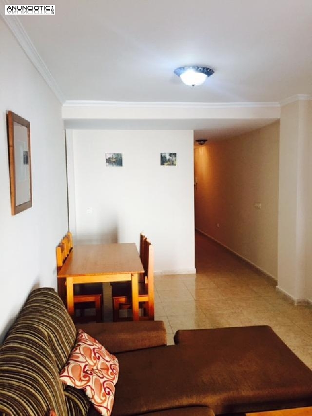Se alquila bonito piso de 2 habitaciones, sal&oacute;