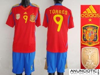 18 s&uml;&reg;lo con la camiseta de f&uml;&sup2;tbol 