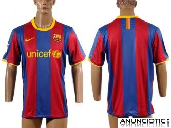 18 s&uml;&reg;lo con la camiseta de f&uml;&sup2;tbol 