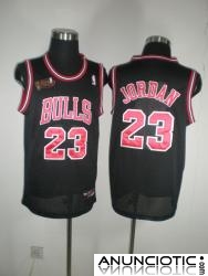 18 s&uml;&reg;lo con la camiseta de f&uml;&sup2;tbol 