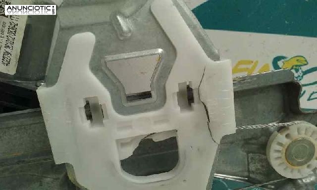 Elevalunas trasero izquierdo 3240412
