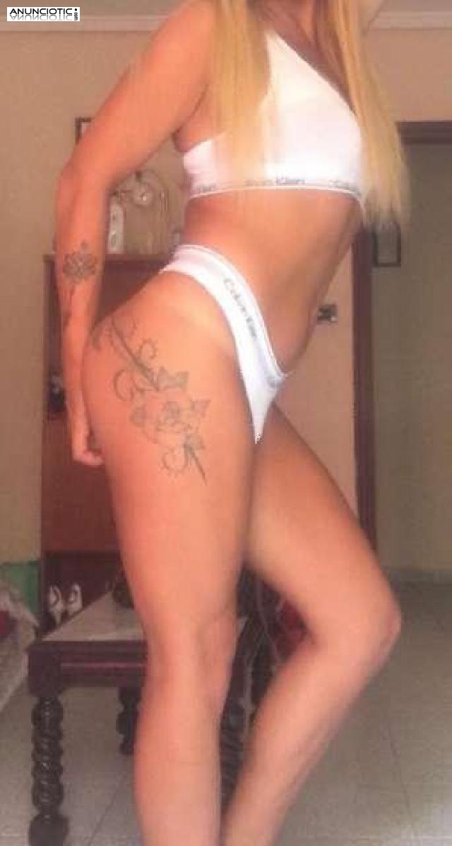 Niata muy cachonda solita atenci&oacute;n a parejas en casa