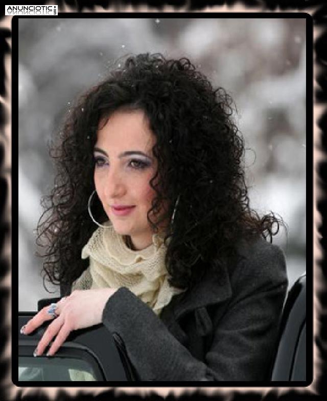 EJECUTIVA ADINERADA CACHONDA 