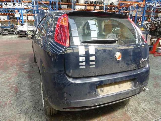 Puerta del. der. de fiat - grande punto