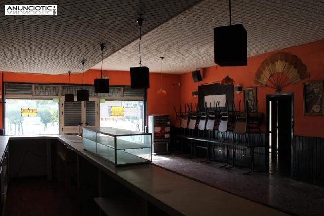 Se alquila local comercial di&aacute;fano de 160m2 en 