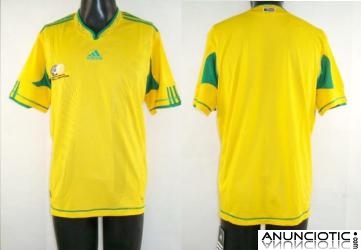 18 s&uml;&reg;lo con la camiseta de f&uml;&sup2;tbol
