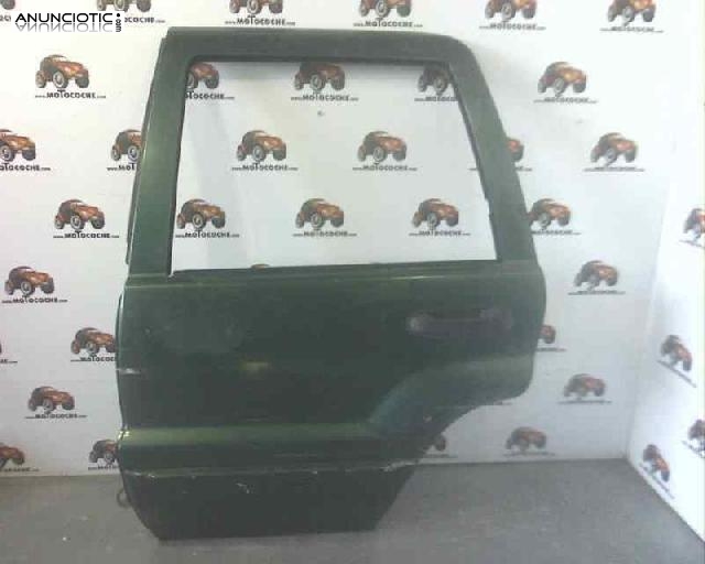 Puerta trasera izquierda de jeep -