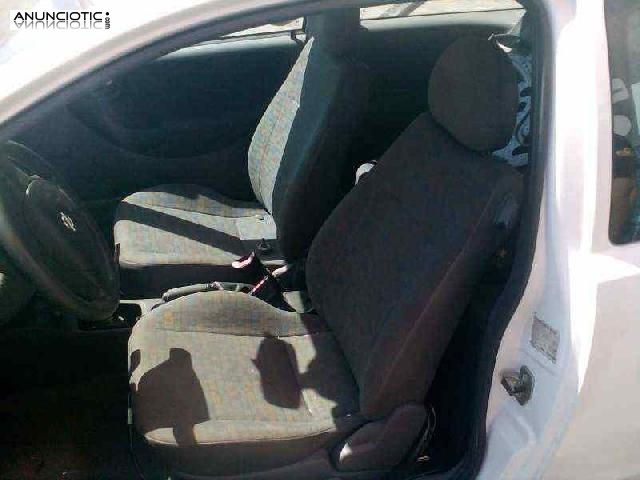 Bombin porton trasero de opel - corsa