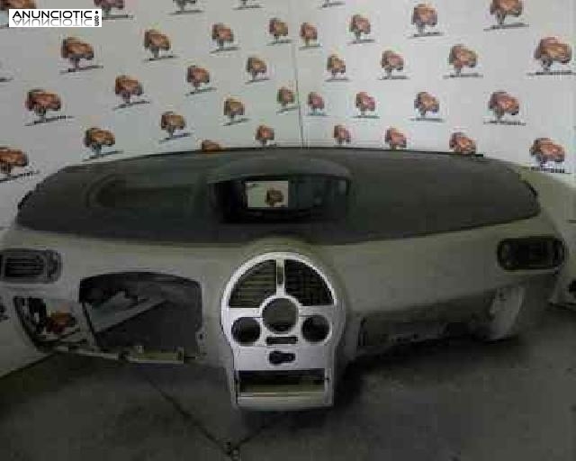 Salpicadero de renault - modus. 