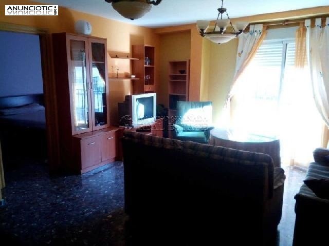 Bien situado piso en zaid&iacute;n de 100 m2