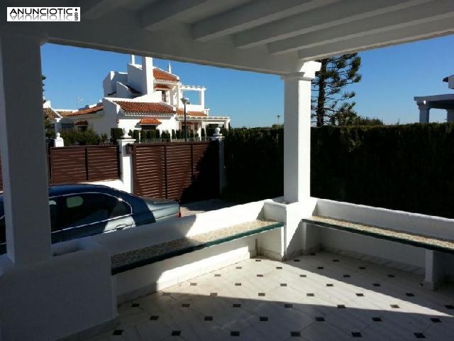 Se alquila chalet muy luminoso en la zona de l 