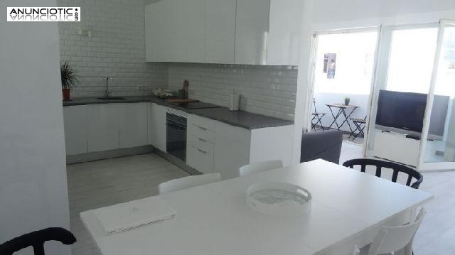 Se alquila &aacute;tico de 65 m2