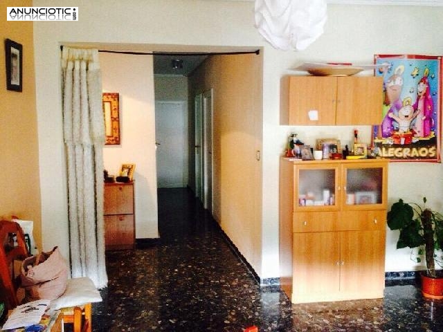 Fant&aacute;stico piso en la zona de la catedra