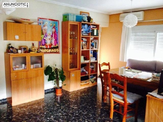 Fant&aacute;stico piso en la zona de la catedra