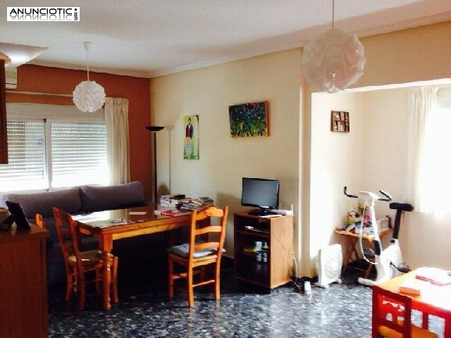 Fant&aacute;stico piso en la zona de la catedra