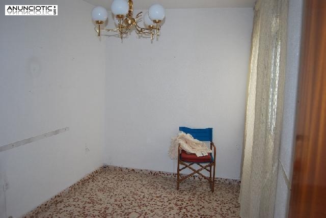 Lindo piso detr&aacute;s de la catedral