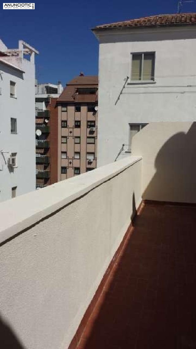 Magn&iacute;fico piso junto al hospital