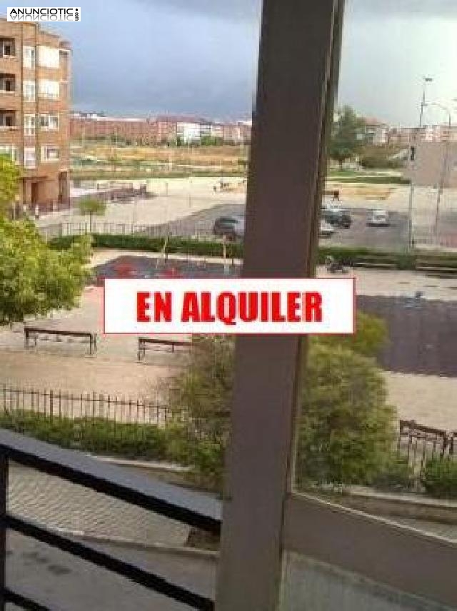 se alquila 3&ordm; piso con ascensor muy luminoso