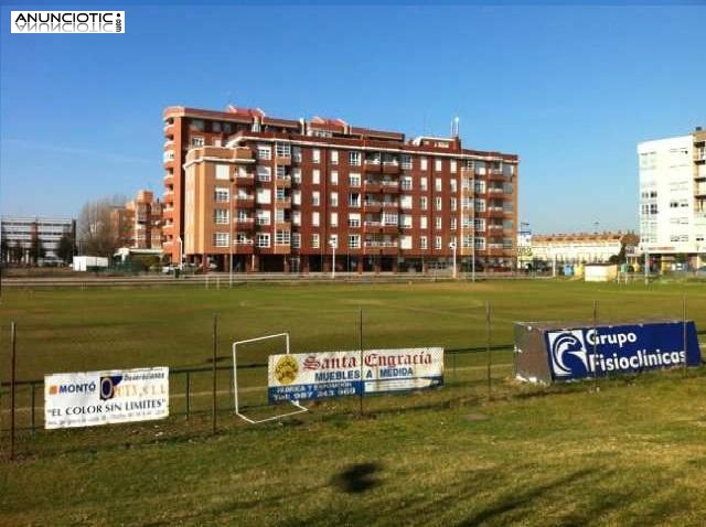 Se alquila 4&ordm; piso con ascensor muy luminoso