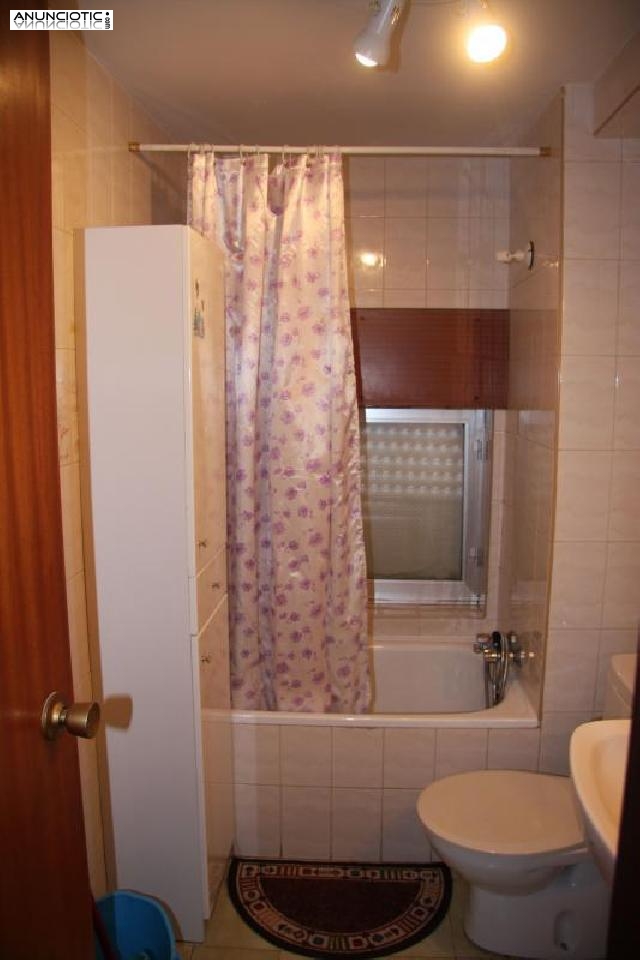 Se alquila 9&ordm; piso con ascensor muy luminoso 