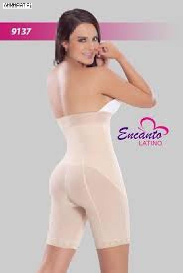 Fajas a la moda de l&aacute;tex.