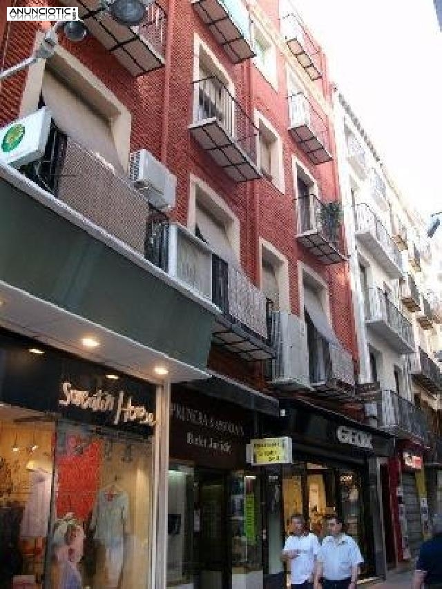 Equipado piso en centre hist&ograve;ric de 85m2