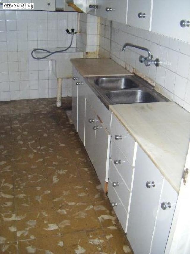 Equipado piso en centre hist&ograve;ric de 85m2