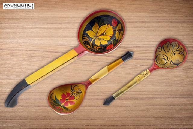 Lote de tres cucharas rusas. a&ntilde;os 40.