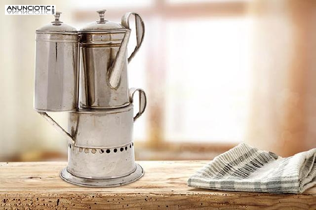 Cafetera de lat&oacute;n. a&ntilde;os 20.