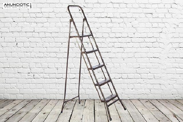 Escalera met&aacute;lica vintage