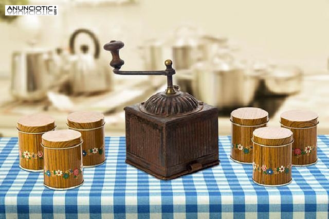 Molinillo de caf&eacute; antiguo de lat&oacute;n