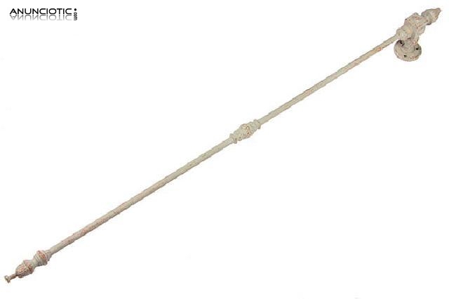 Fino balaustre de fundici&oacute;n antiguo.