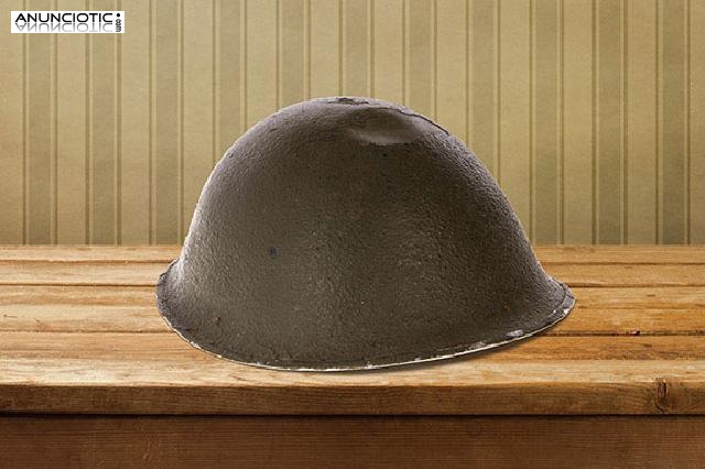 Antiguo casco militar, a&ntilde;os 40.
