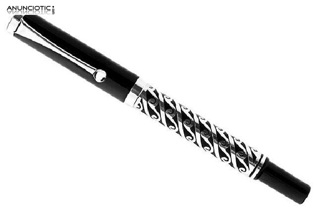 Pluma estilogr&aacute;fica negra y plateada