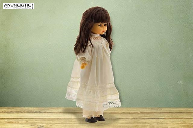 Nancy oriental . oreja izq. da&ntilde;ada.